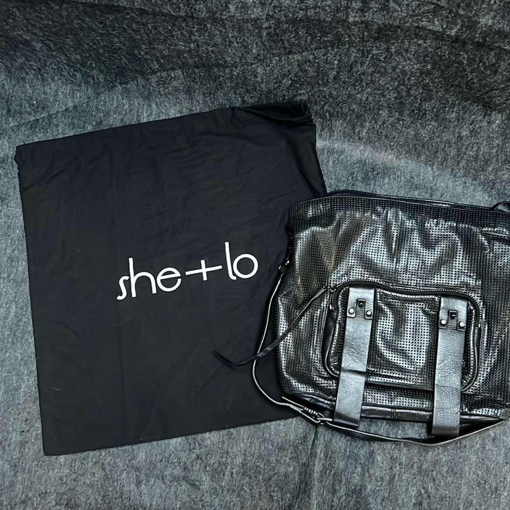 She-Lo Leather Cross Body purse/messenger bag with Dust Bag